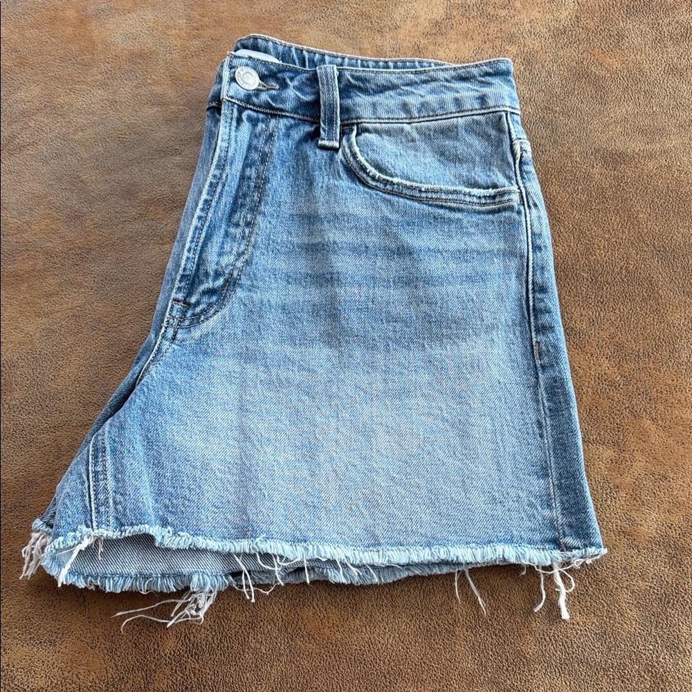 Vervet Blue Casual Light Blue Denim Shorts with Frayed Hem